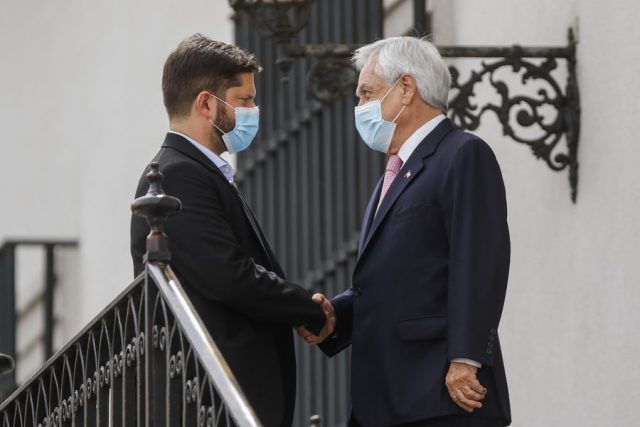 El KO de Boric a Piñera: «Lamento que un expresidente se esconda durante todos los meses de campaña y de su visión después de terminado el plebiscito»