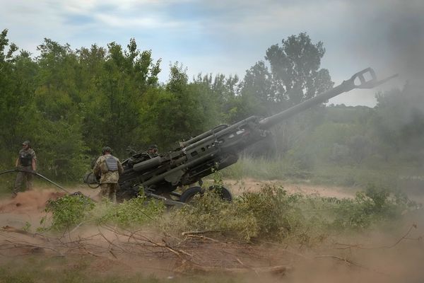 Revelan que EE. UU. envía a Ucrania su proyectil de artillería más preciso