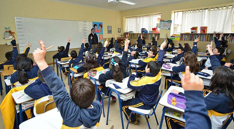 Estudio chileno sobre inclusión de niñas en clases de matemáticas ganó premio al mejor paper de educación de 2021