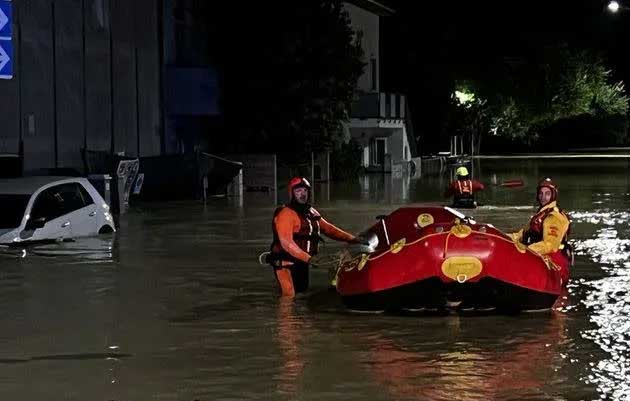 Al menos 10 muertos por fuertes inundaciones en Italia