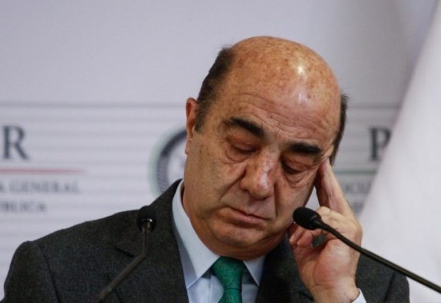 Condena gobierno federal prisión domiciliaria para Murillo Karam