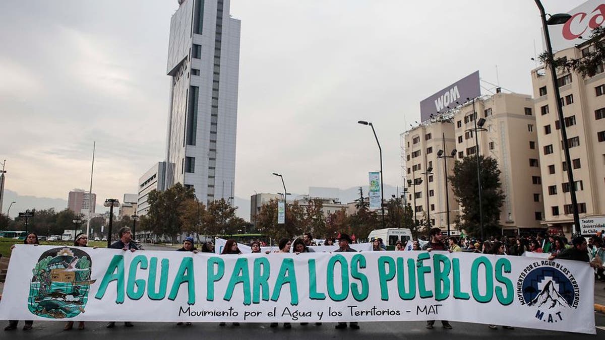 “Hoy, más que nunca, por la reconstrucción de un tiempo de los pueblos”