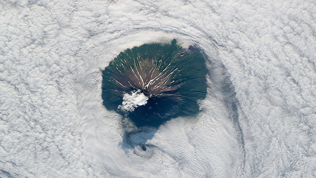 (Video) Volcán Alaid despierta en las islas Kuriles