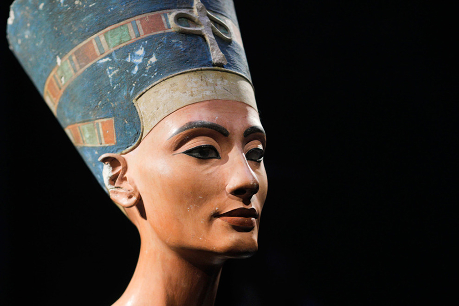 Hallan jeroglíficos que darían indicios sobre la tumba de la reina egipcia Nefertiti