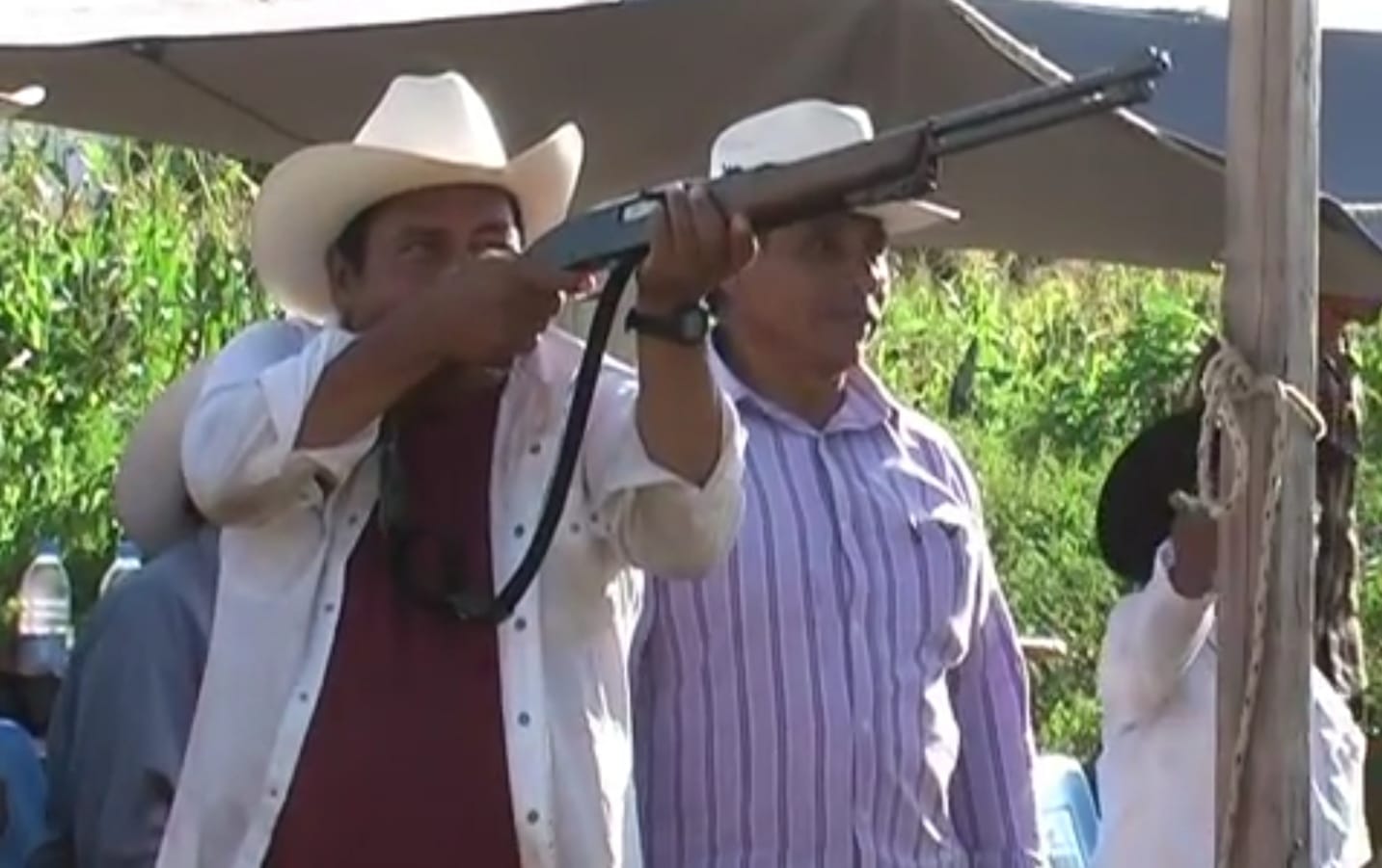 Olomatlán celebra fiestas patrias con tradición ancestral de tiro al  blanco