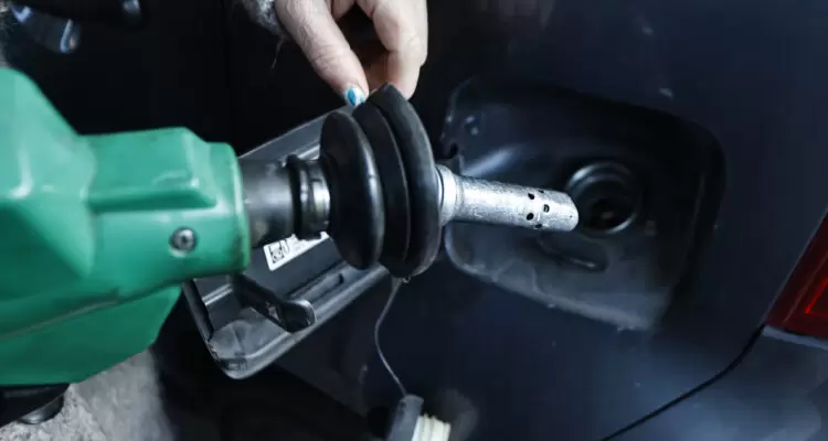 Nueva alza de los precios de los combustibles regirá desde este jueves