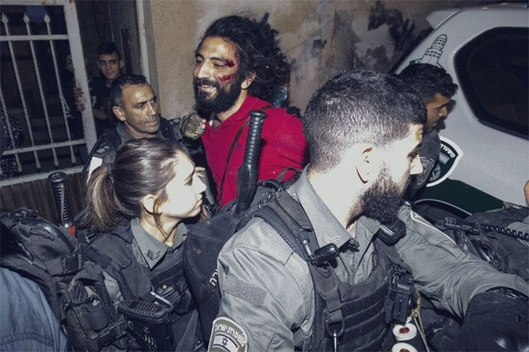 Fuerzas israelitas arrestan a 12 palestinos durante redadas