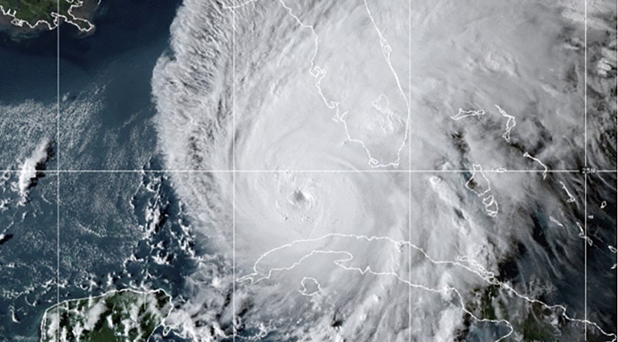 Ian toma fuerza para convertirse en un huracán de categoría 4 mientras se acerca a Florida