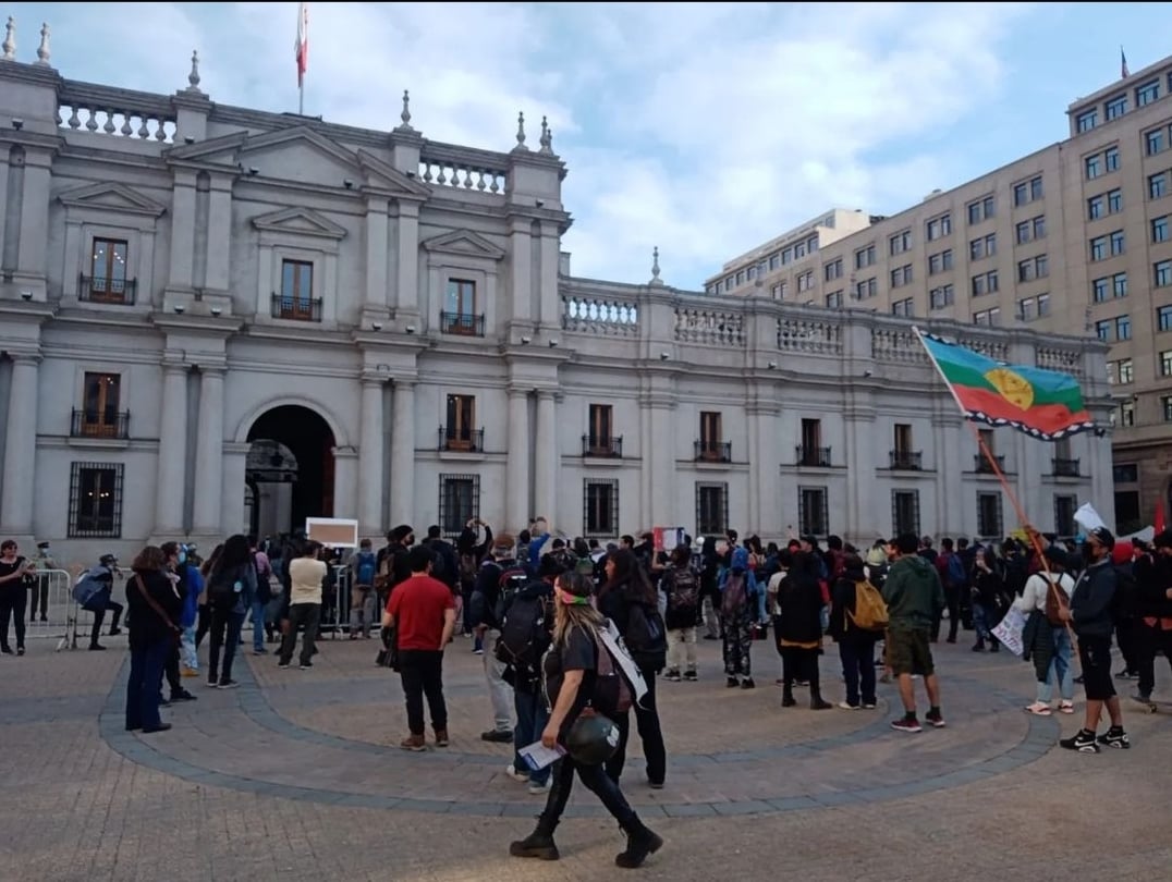 Ciudadanos se manifestaron contra el TPP-11 en el frontis de La Moneda