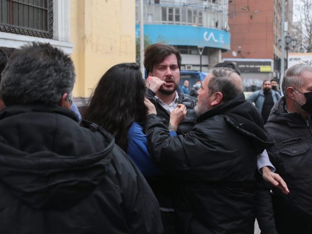 Simón Boric, hermano del presidente Gabriel Boric, fue agredido a las afueras de Universidad de Chile: Hay dos personas detenidas