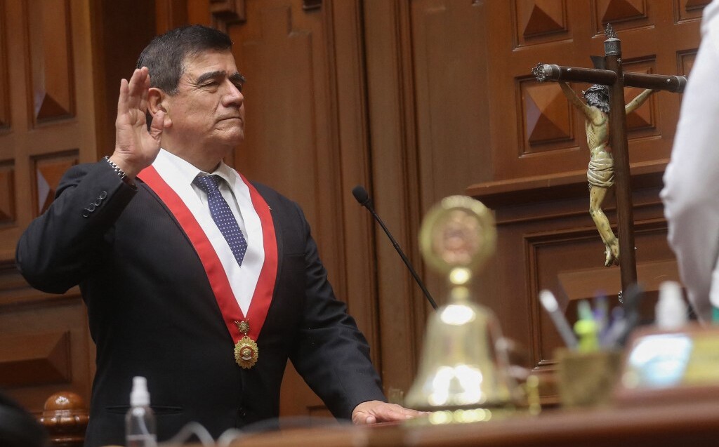 Eligen al nuevo presidente del Congreso de Perú tras la destitución de Lady Camones