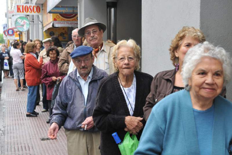 Estudio reitera envejecimiento en Chile: En 2050 casi un tercio de la población sería mayor de 60