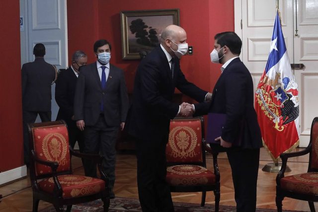 Boric se reúne con presidentes del Senado y la Cámara tras resultados del Plebiscito de Salida