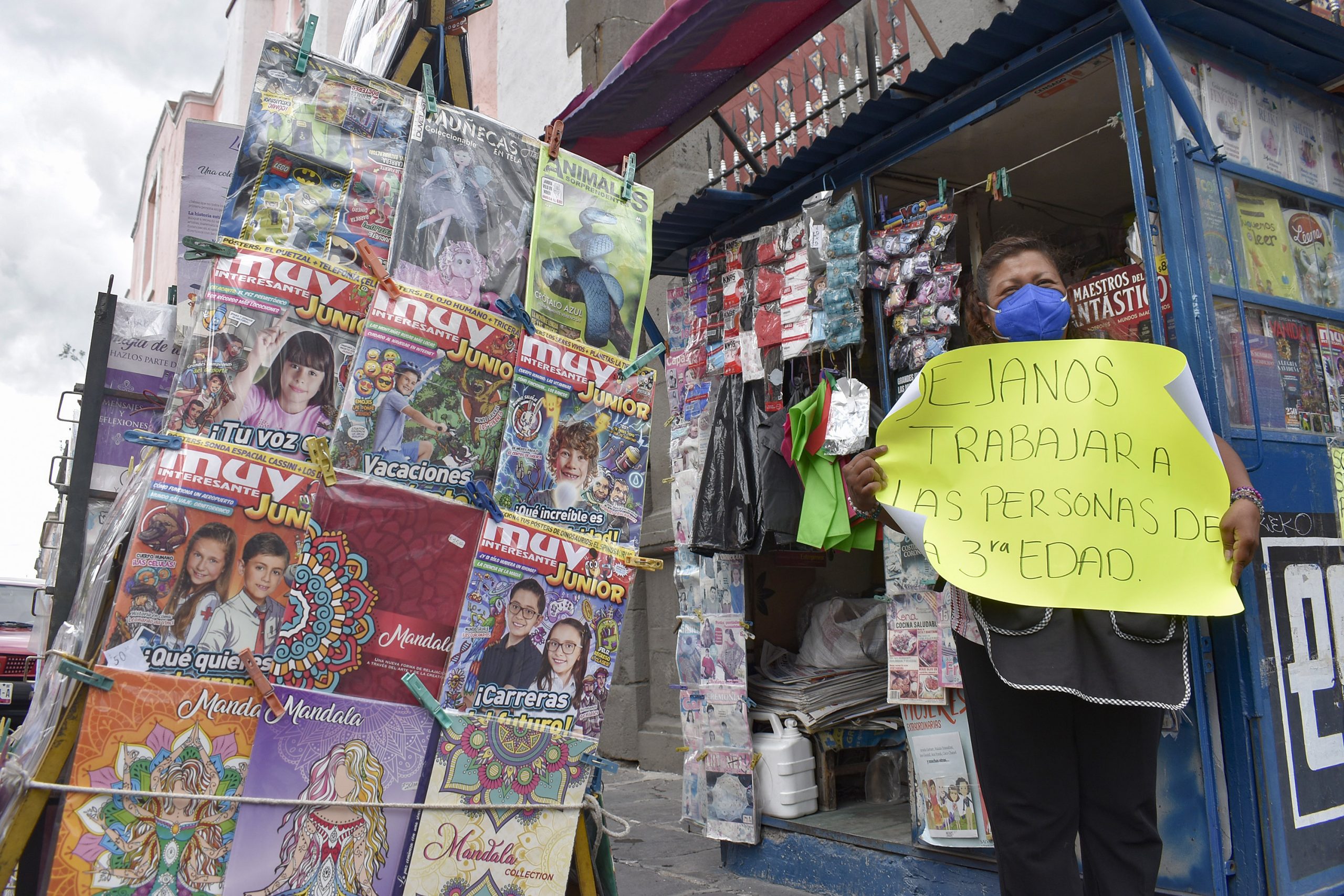 Por el momento, no retirarán más casetas de periódicos en Puebla