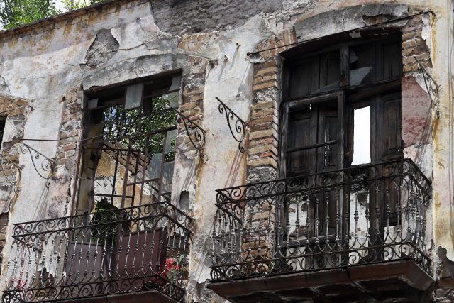 A punto de caer, 208 inmuebles dañados en el Centro Histórico