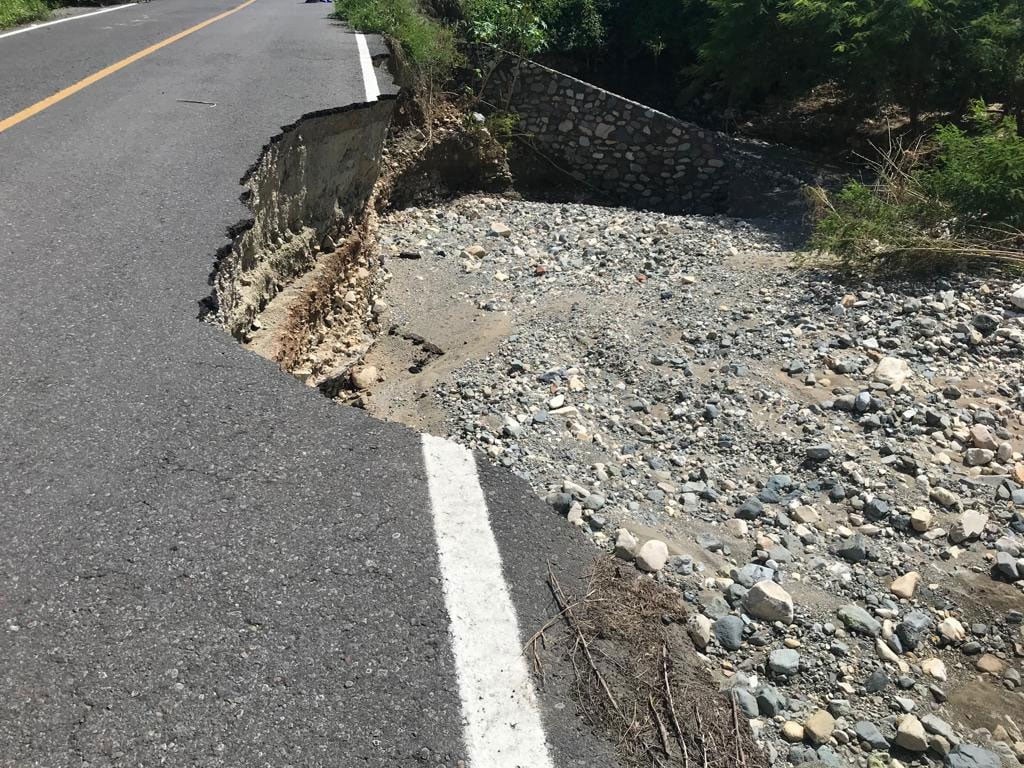 Gobernadores de Colima y Michoacán, identifican daños en carreteras por sismos