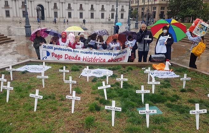 En memoria de docentes fallecidos esperando el pago de la deuda histórica