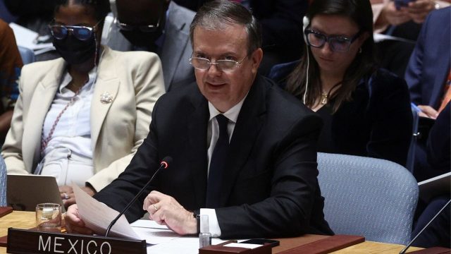 Explica Ebrard a gobierno ruso plan para crear comité de paz