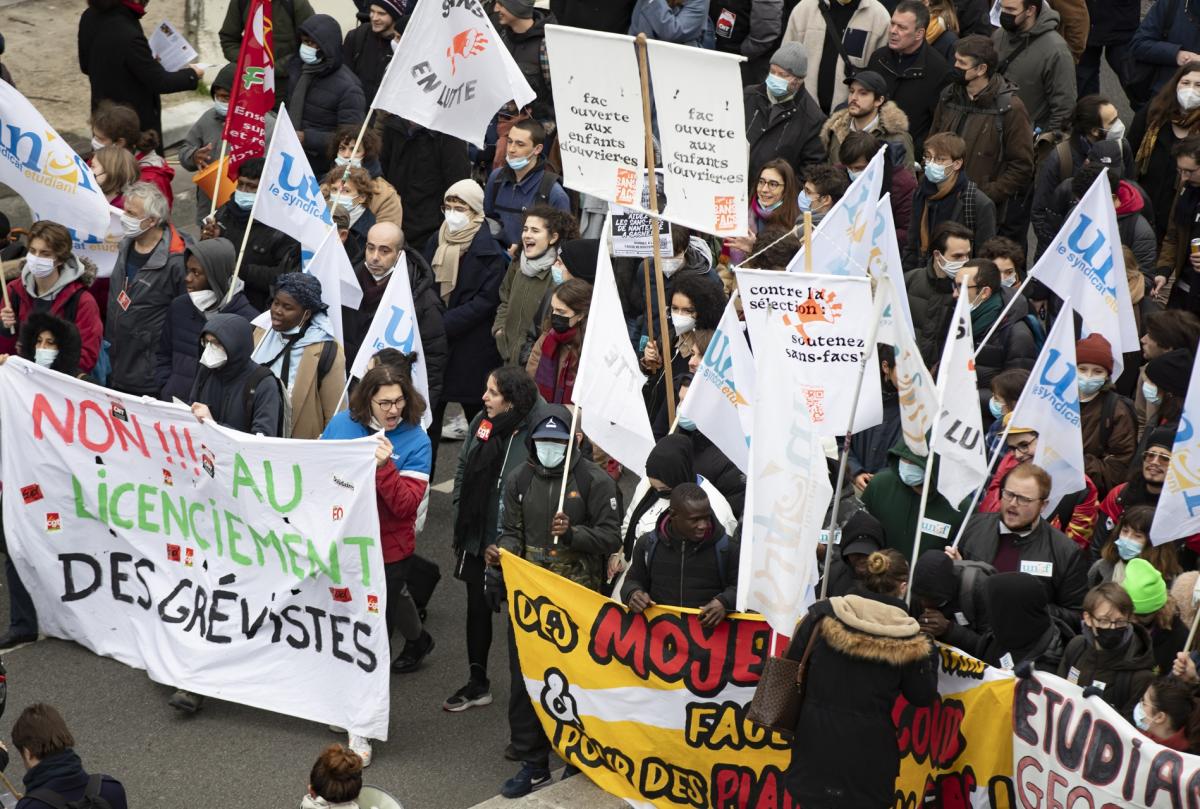 Huelga de sectores educación y transporte paraliza Francia