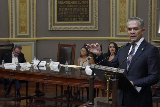 Mancera abre puertas del PRD a Rosario Robles
