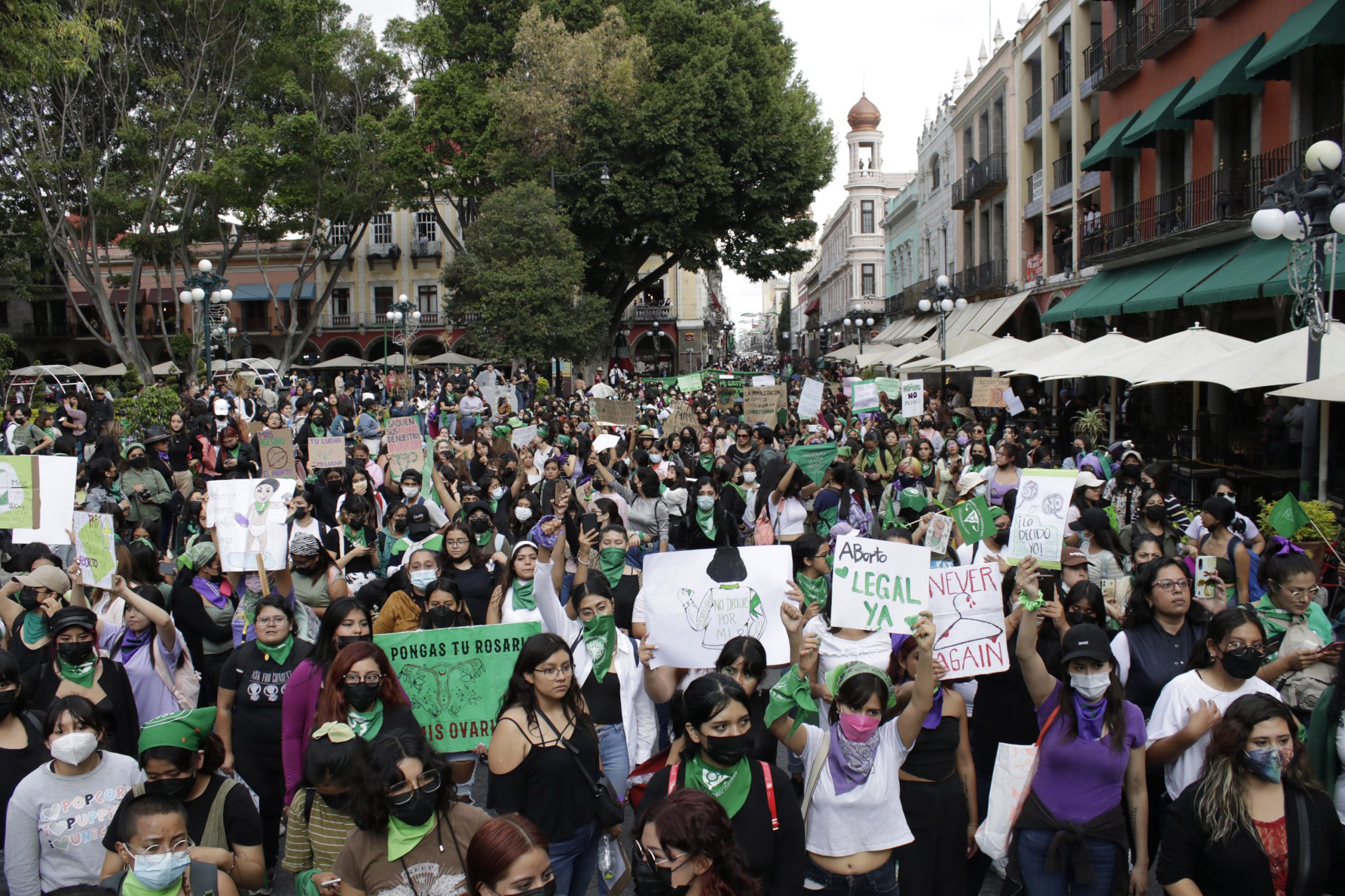 Puebla: mujeres exigen aborto legal; gobierno llama al debate