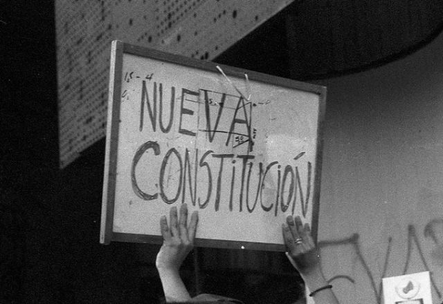Encuesta CADEM: 67% está de acuerdo con que Chile tenga una nueva Constitución