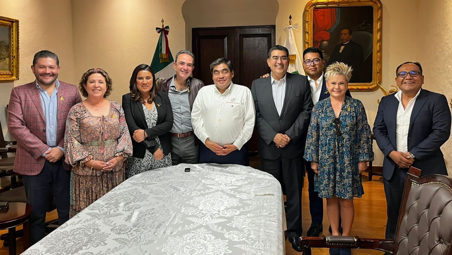 Miguel Barbosa recibe a diputados del PRI en Casa Aguayo