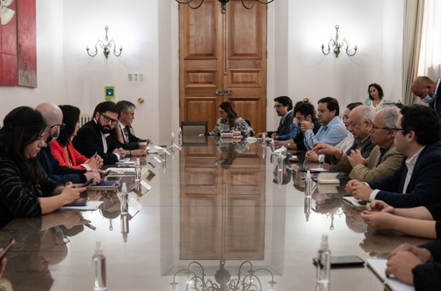 Socialismo Democrático y Apruebo Dignidad reafirman apoyo al Gobierno tras resultado del Plebiscito