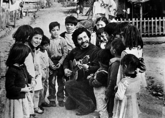 Una vida arrebatada por el Golpe Militar: Hoy Víctor Jara cumpliría 90 años