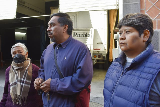 Protestan voceadores desalojo tras décadas de estar en el Centro