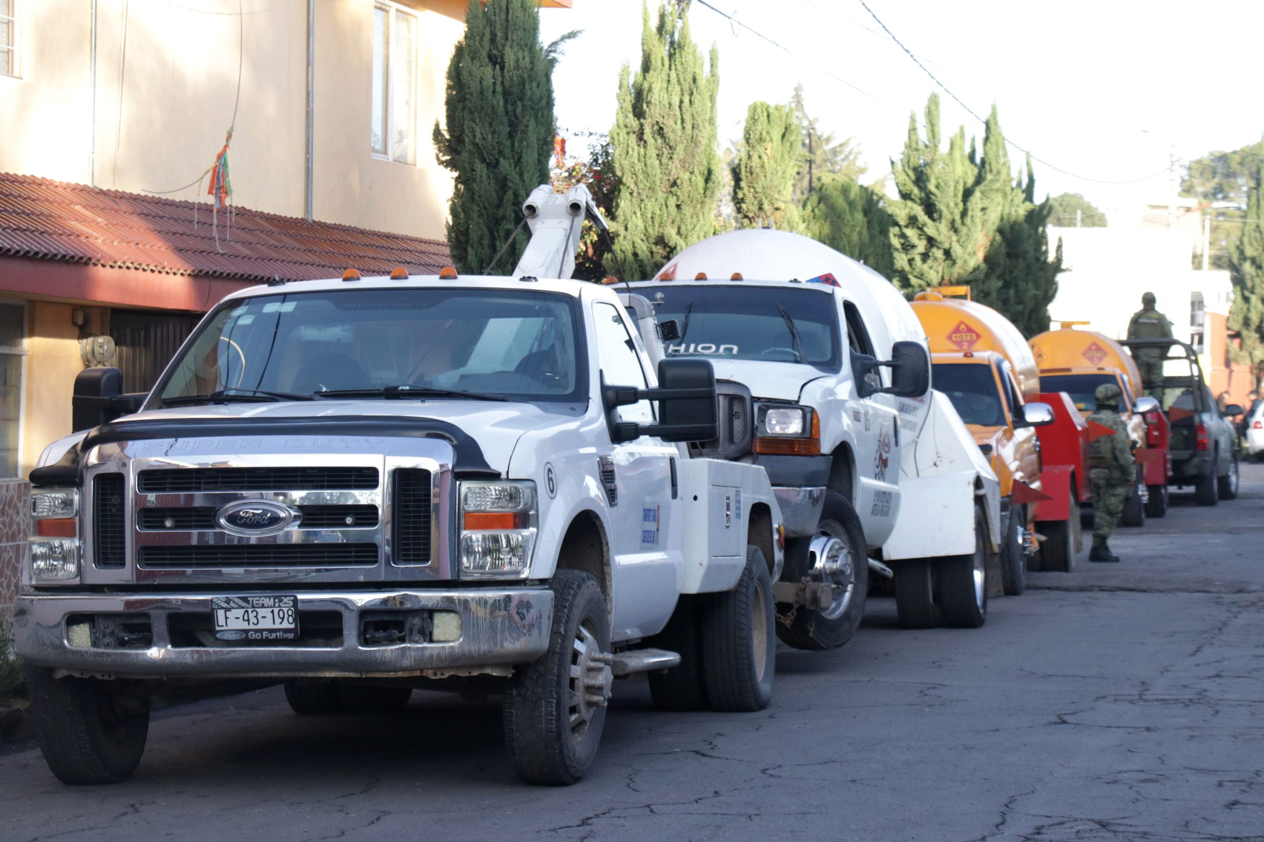 En operativo contra huachigas aseguran 3 pipas en Xonacatepec