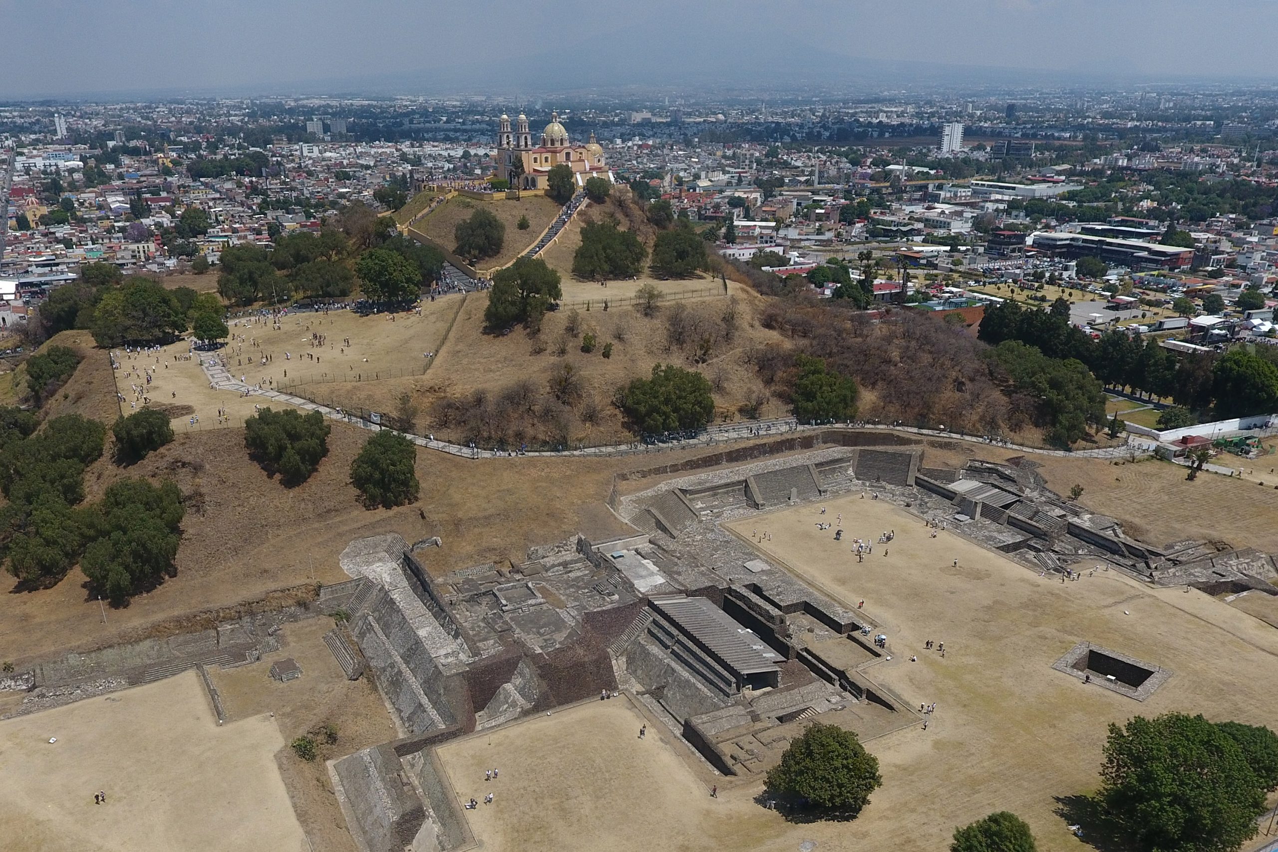 PT Puebla denuncia abandono de la zona arqueológica en Cholula