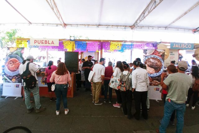 Cocina tradicional poblana conquista el Foro Mundial de la Gastronomía Mexicana