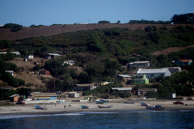 Evacuaron en bote a niña de 3 años desde isla Santa María tras caer de un caballo: Lancha patrullera de la Armada no llegó