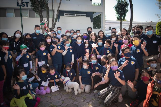 Para reducir estrés y mejorar salud, BUAP realiza caminata perruna