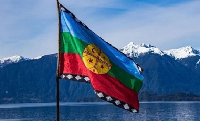 Especial: 30 años de la wenufoye, la bandera mapuche que flamea en ambos lados de la cordillera