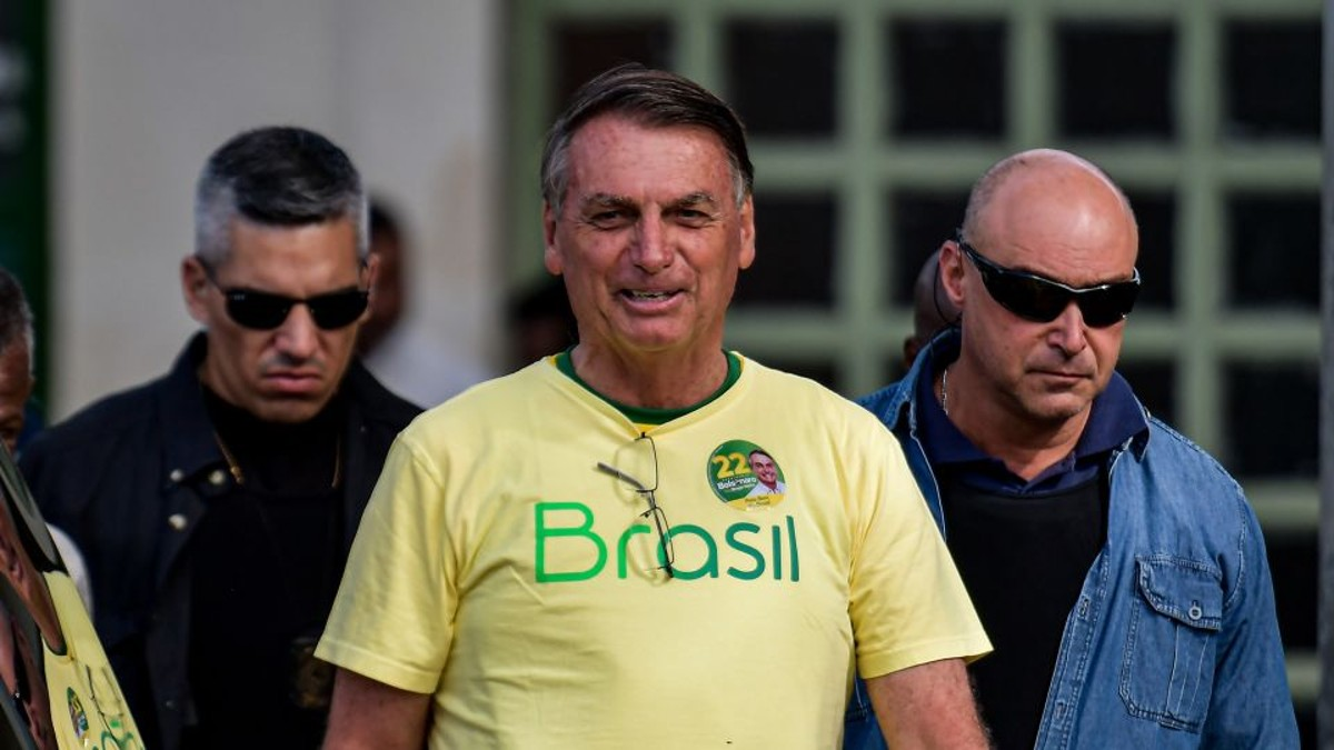 Sigue el misterio de Bolsonaro: salió de la sede del Gobierno sin hacer ninguna declaración