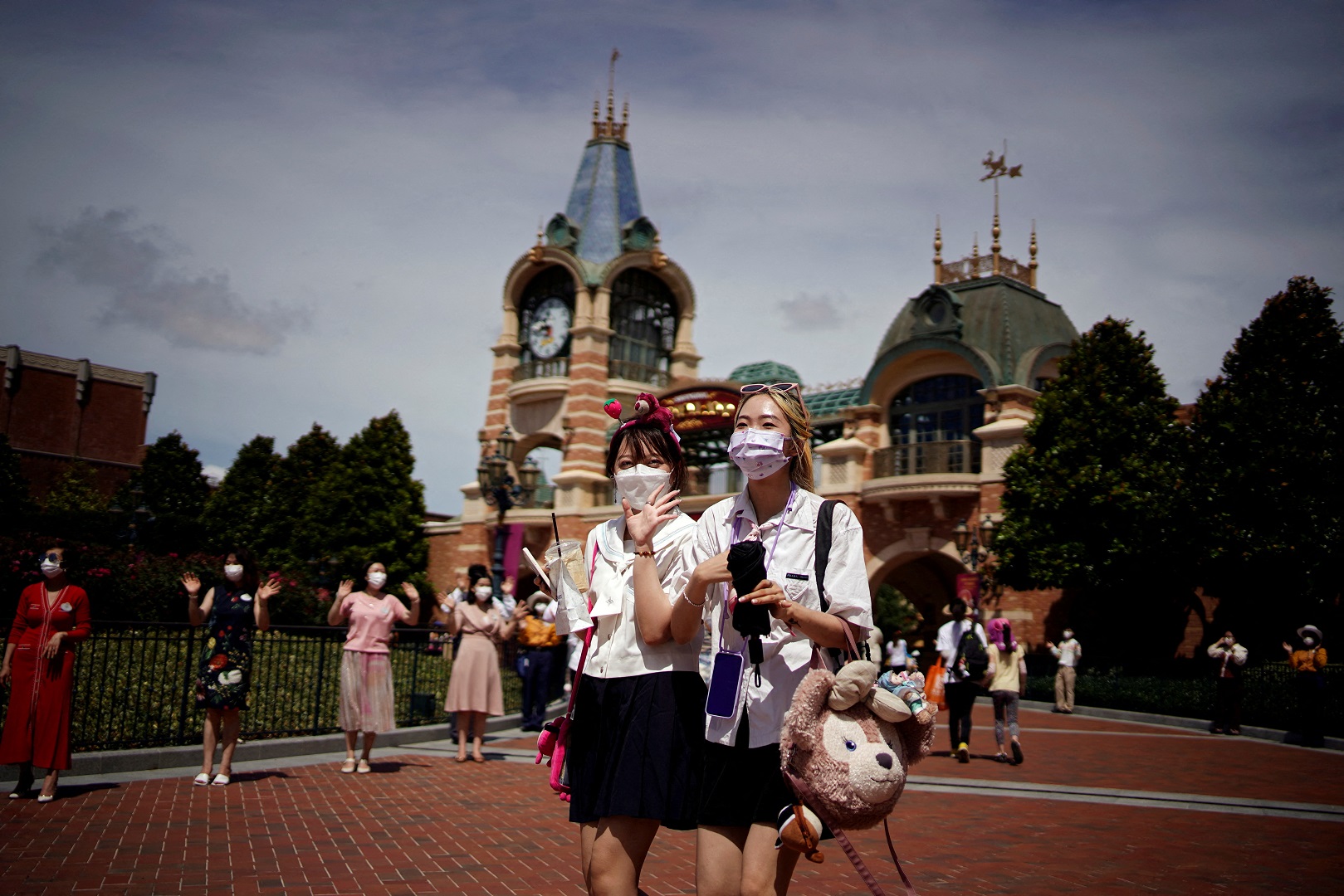 Visitantes de Disney en Shanghái quedan atrapados tras confinamiento por Covid-19
