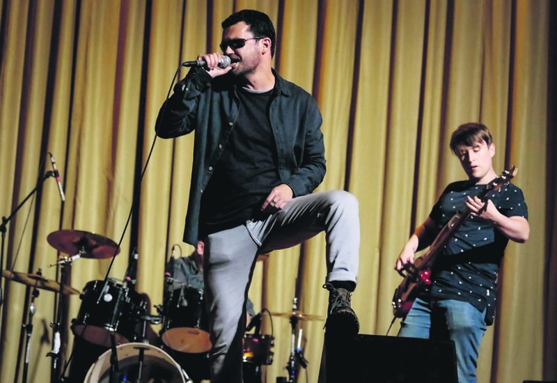 Jaime Bassa se despide de los escenarios: ex convencional anuncia que fue expulsado de su banda de rock