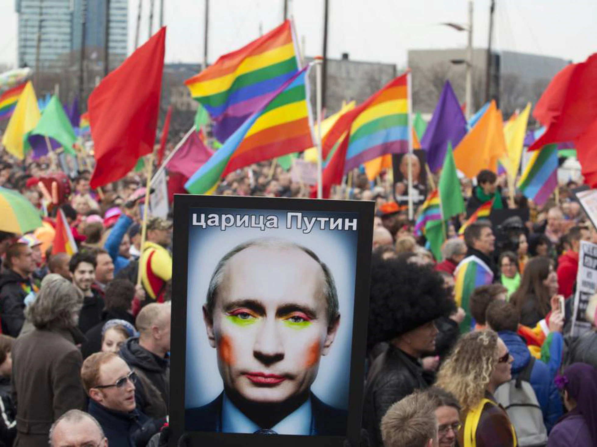 Rusia Hetero: Aprueban proyecto que sanciona la difusión de películas, libros y series LGBTIQ+