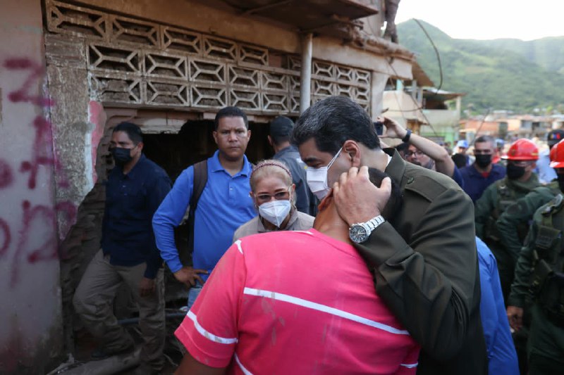 Tragedia en Las Tejerías: Maduro inspeccionó labores en localidad afectada por deslave