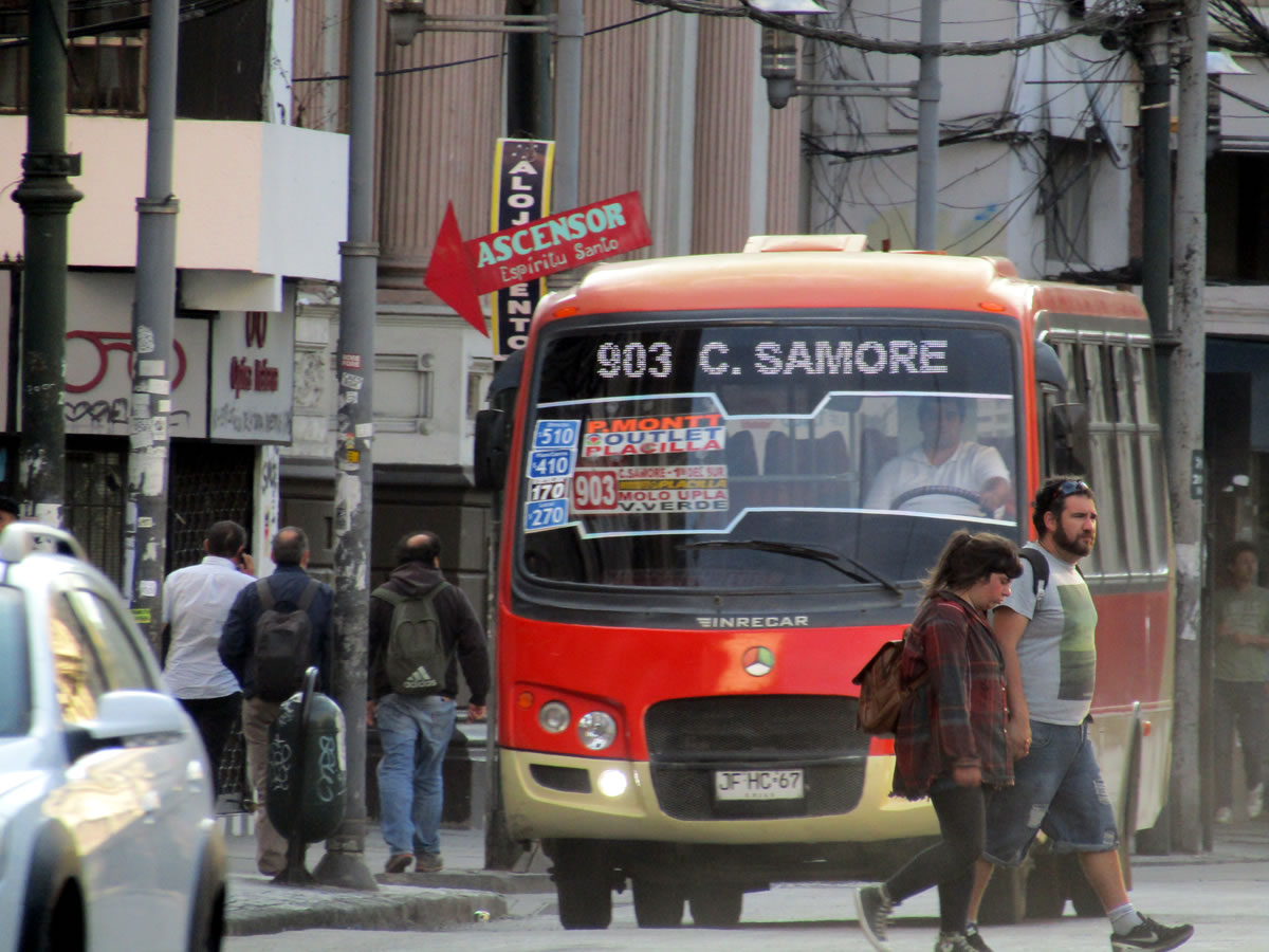 Gremio microbusero de Valparaíso acudirá a Contraloría por buses gratis anunciados desde la Alcaldía Ciudadana: «Municipalidades no tienen competencia sobre eso»