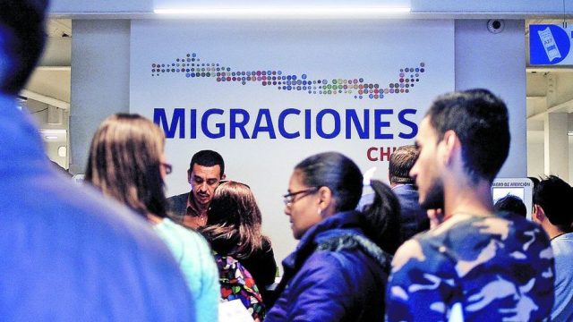 Estudio: Cerca de un 50 por ciento de mujeres migrantes señalan que sus empleadores les dificultan el proceso de inclusión laboral