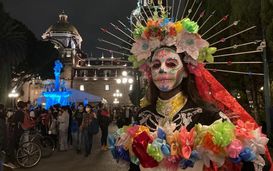 Participa del "Desfile de Catrinas" en el Centro Histórico México