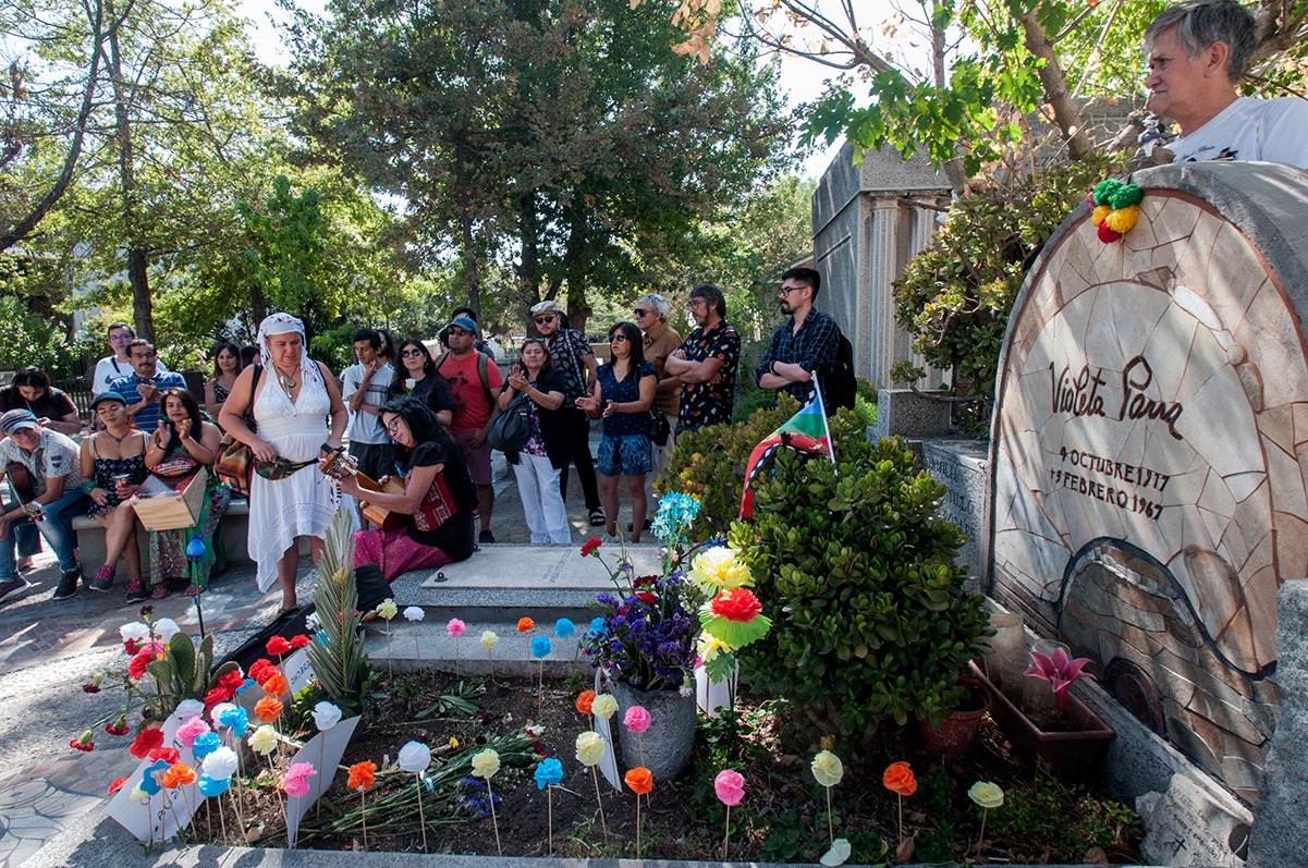 Santiago: Vuelve la «Ruta del Canto Libre» en el Cementerio General tras dos años de receso por la pandemia