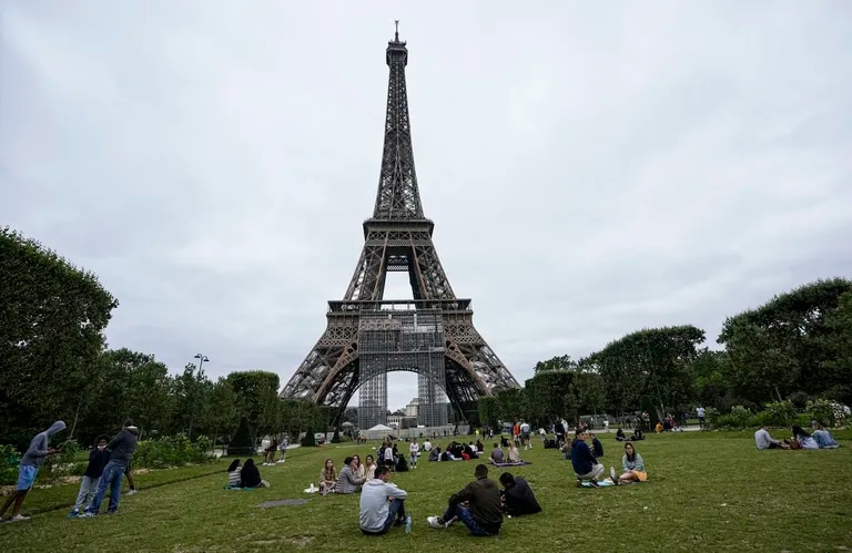 Abandonan planes de construcción alrededor de la Torre Eiffel tras presiones de ambientalistas