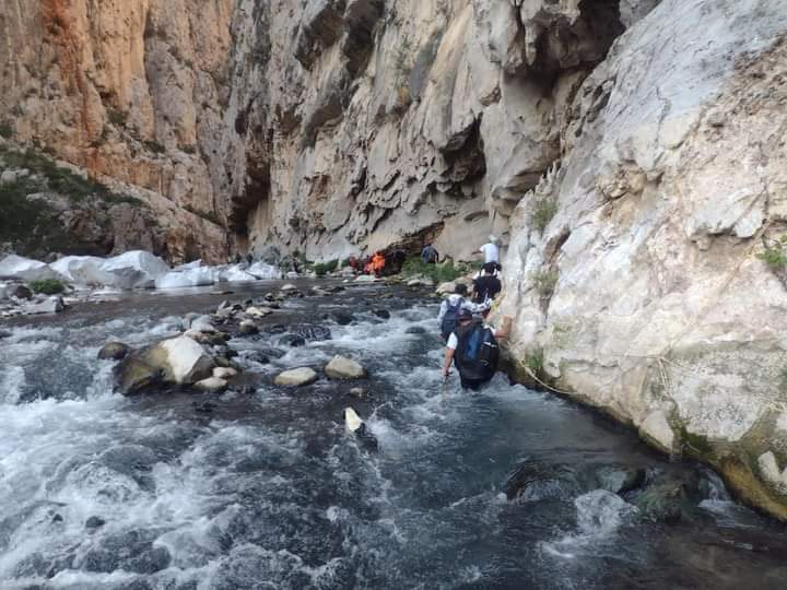 Buzos del personal de bomberos de Hidalgo rescatan cuerpo en Xajha