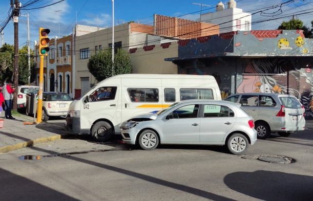 Nuevamente, transporte público figura en accidentes: dos en una mañana