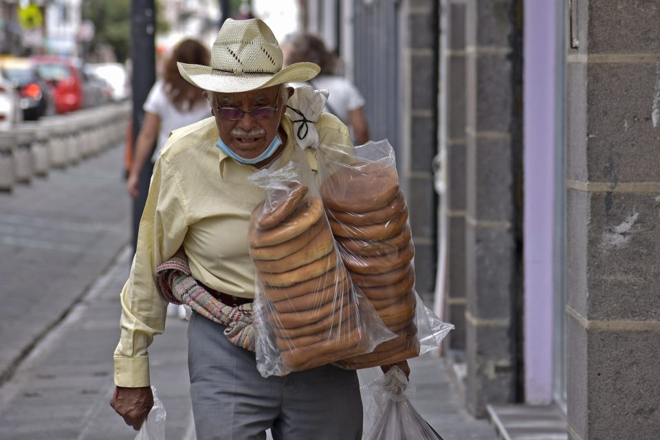 Proponen exentar impuestos a adultos mayores por venta de inmuebles