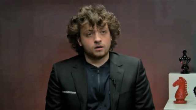 Investigación revela que gran maestro de ajedrez hizo trampa en más de cien partidas